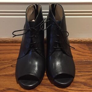 Louise et Cie Black peep toe booties